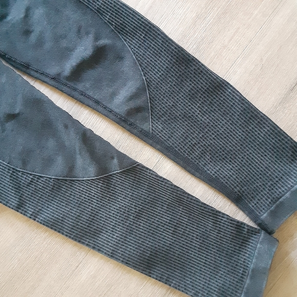 |3/$30| Denim Look Leggings - Picture 7 of 8